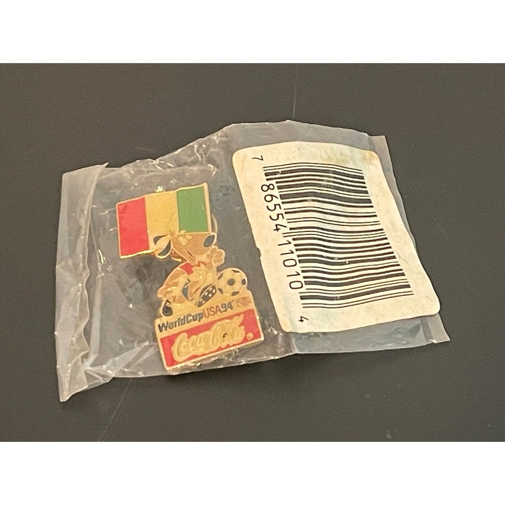 00711 Coca Cola World Cup USA 1994 Pin Souvenir Collectible "New" In Package